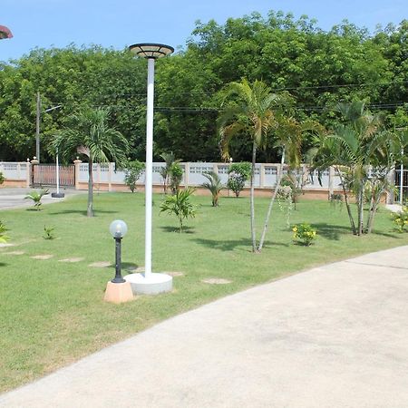 Naluemon Village Fh 1 Rayong Exterior foto