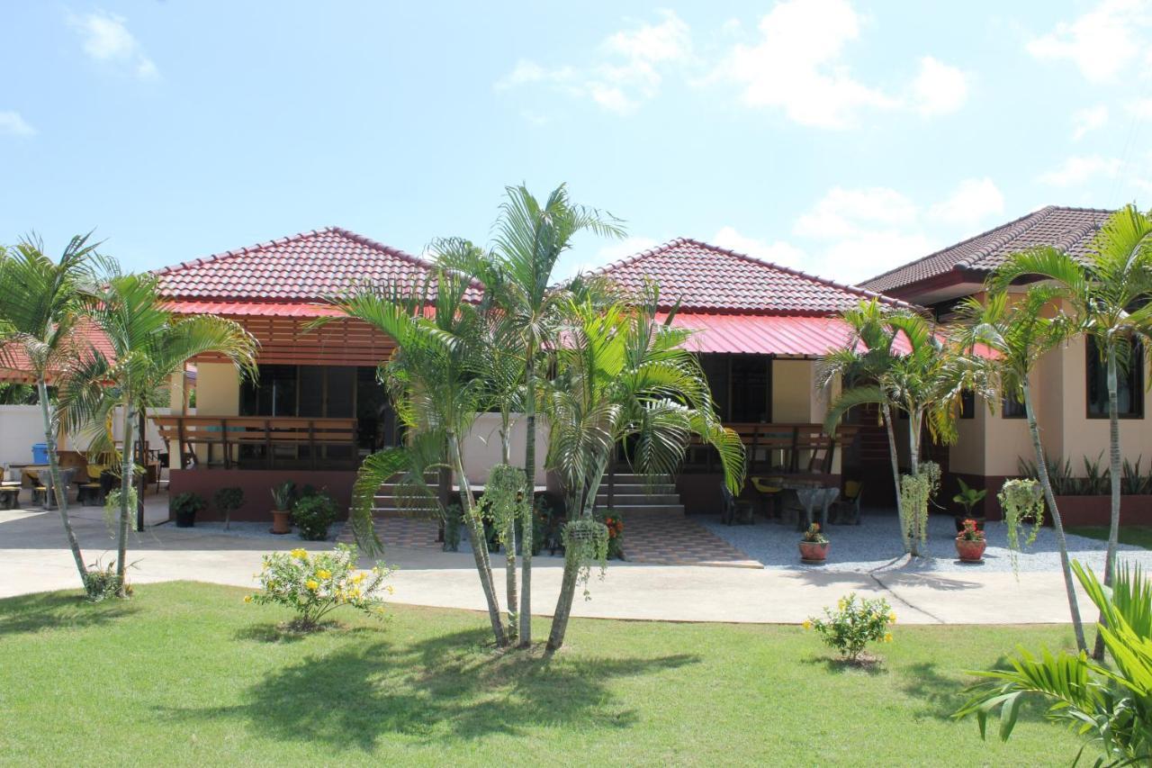 Naluemon Village Fh 1 Rayong Exterior foto