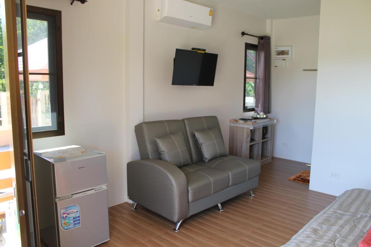 Naluemon Village Fh 1 Rayong Exterior foto