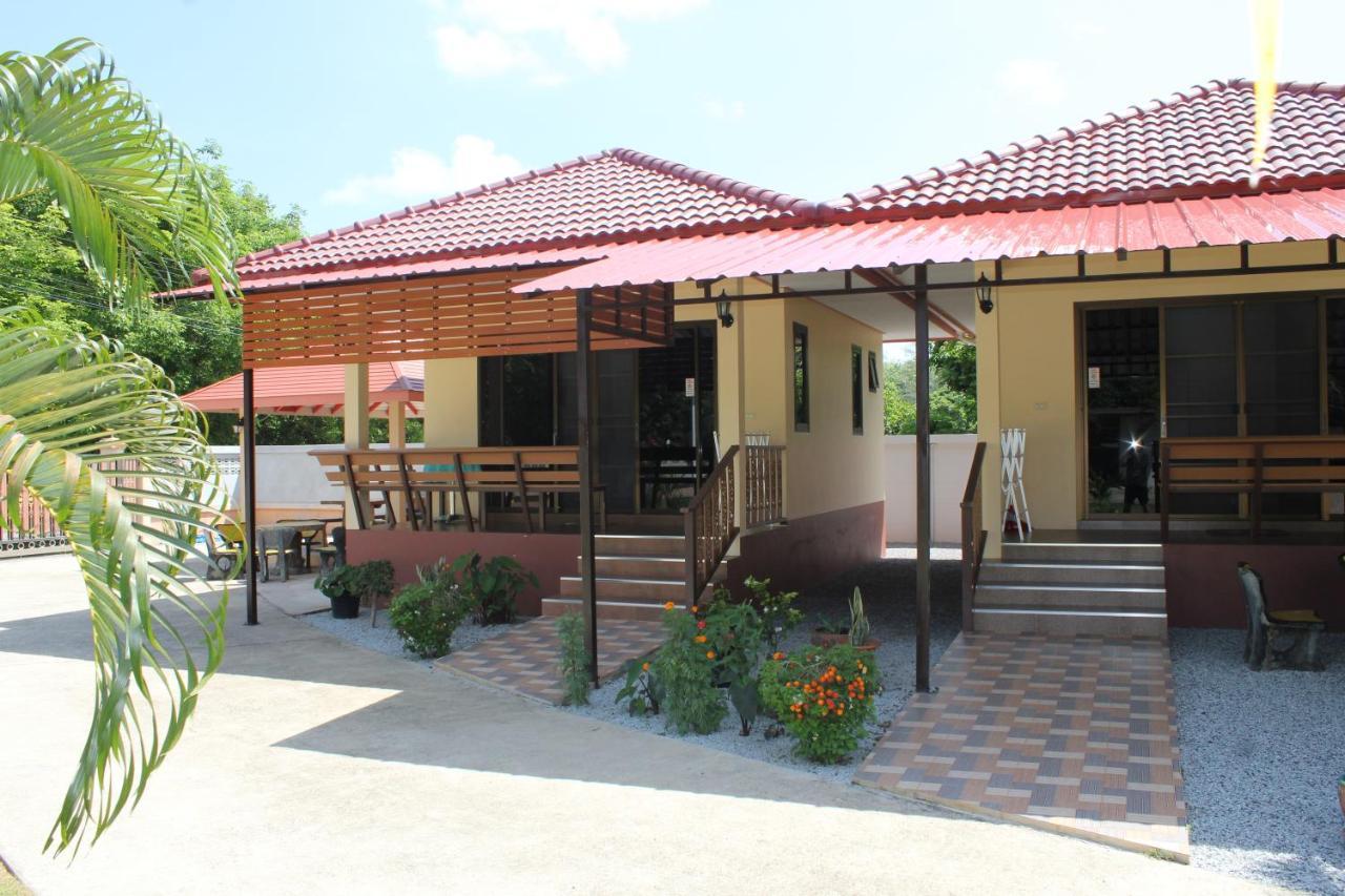 Naluemon Village Fh 1 Rayong Exterior foto