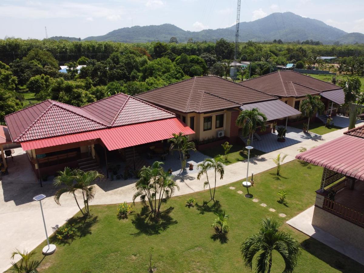 Naluemon Village Fh 1 Rayong Exterior foto
